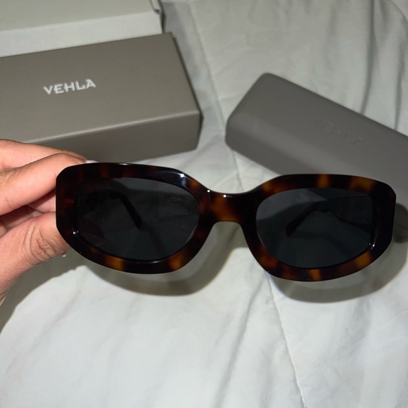 NWT VEHLA Eyewear Indi Sunglasses in Tort/Smoke - Picture 6 of 6